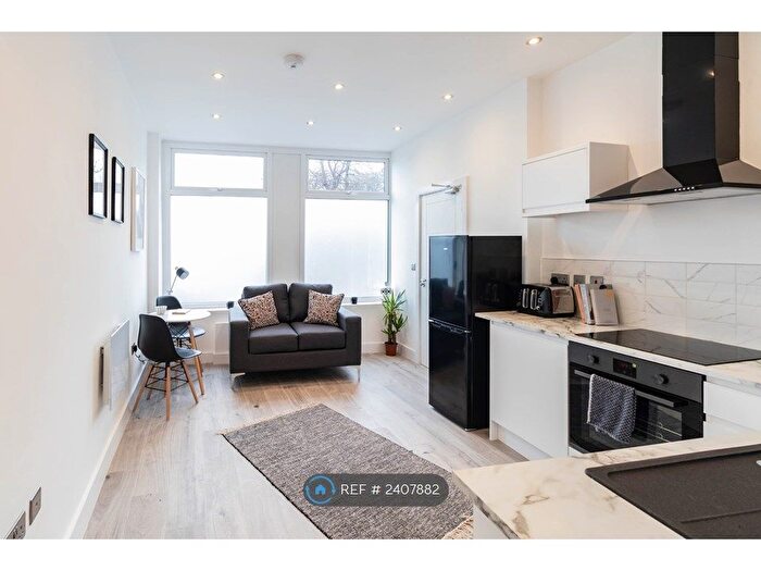 2 Bedroom Flat To Rent In Wellington Street, Stockport, SK1