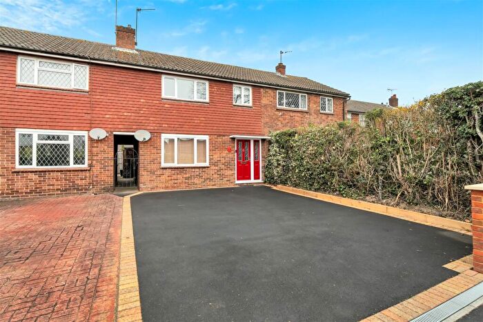 3 Bedroom Terraced House For Sale In Slade Road, Ottershaw, Chertsey, KT16