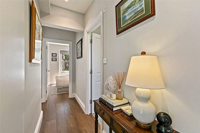 1 Bedroom Flat For Sale In Richmond Road, East Twickenham, TW1