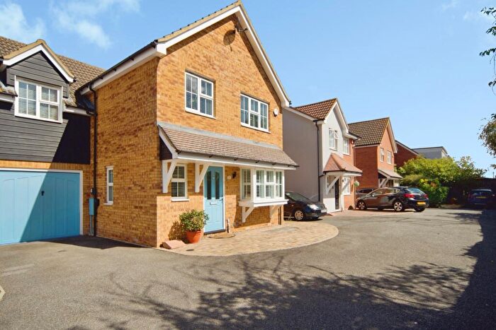 4 Bedroom Detached House For Sale In Burleigh Close, Romford, Essex, RM7
