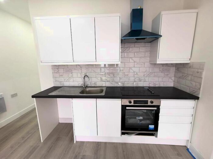 2 Bedroom Flat To Rent In Eastern Avenue, Ilford, Essex, London, United Kingdom, IG2