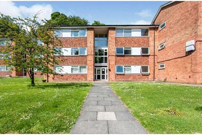 2 Bedroom Flat For Sale In Hillside Road, Whyteleafe, CR3