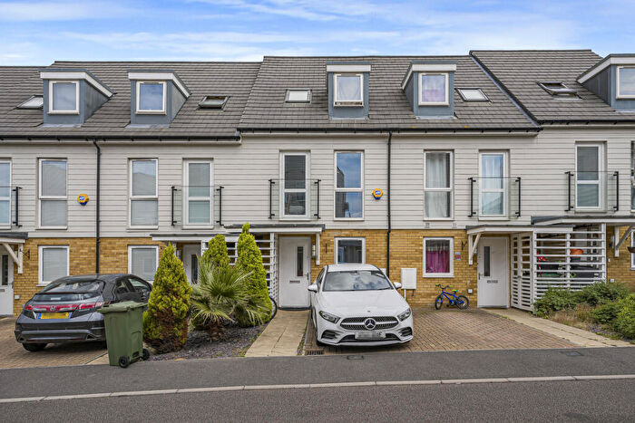 4 Bedroom Terraced House For Sale In Shackleton Drive, Dartford, DA1