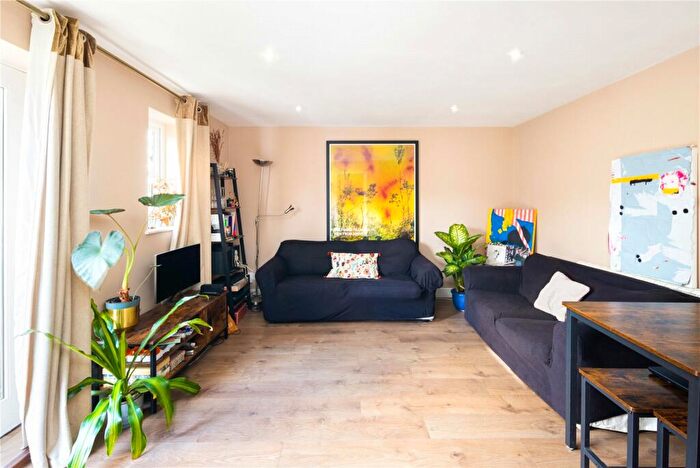 2 Bedroom Flat For Sale In Laburnum Street, London, E2