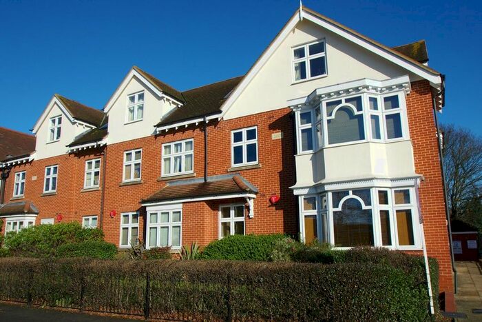 2 Bedroom Flat To Rent In Claret House, - The Avenue, Watford, WD17