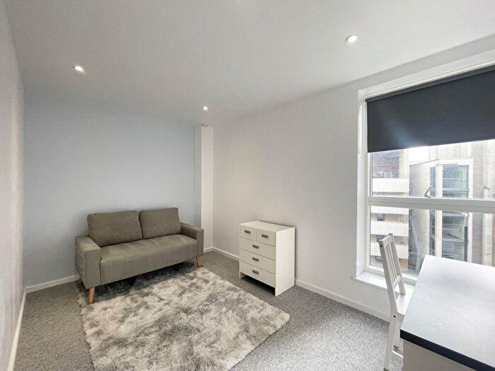 1 Bedroom Flat To Rent In Embankment House -, P18