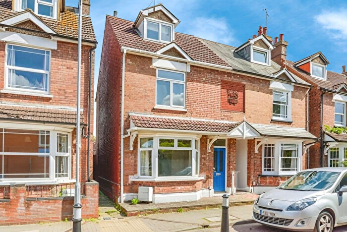 3 Bedroom Semi-Detached House To Rent In Woodstock Road South, St Albans, AL1