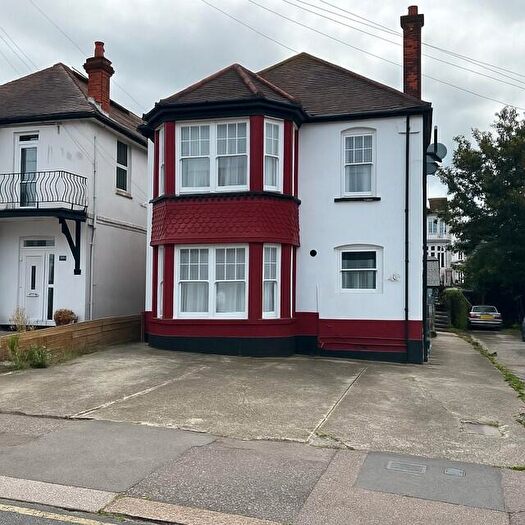 2 Bedroom Apartment To Rent In Cobham Road, Westcliff On Sea, SS0