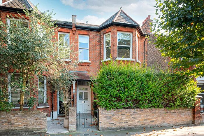 4 Bedroom Detached House To Rent In Oxford Gardens, Notting Hill, London, W10