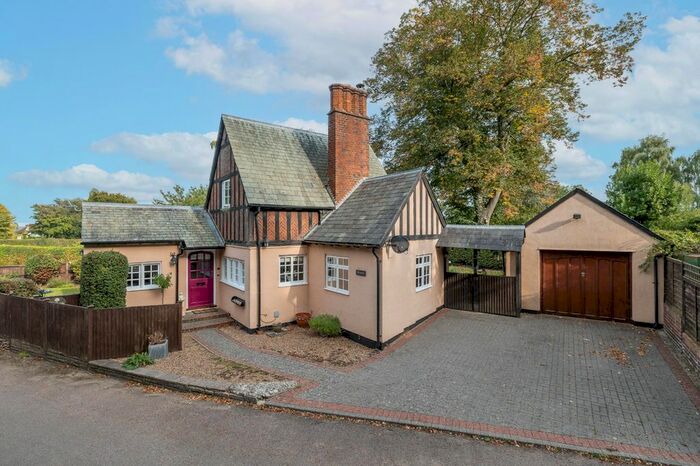 3 Bedroom Detached House For Sale In Preston Road, Gosmore, Hitchin, Herts, SG4