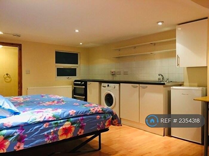 Studio To Rent In St. Pauls Road, London, N17