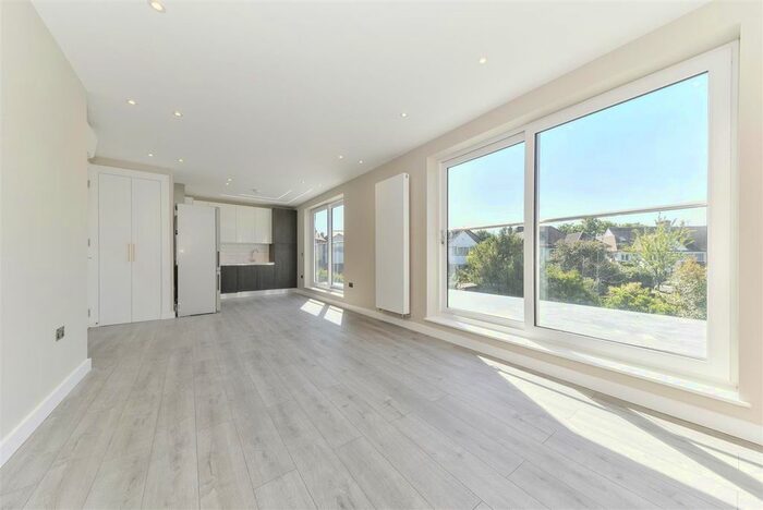 2 Bedroom Flat To Rent In The Ridgeway, Golders Green, NW11