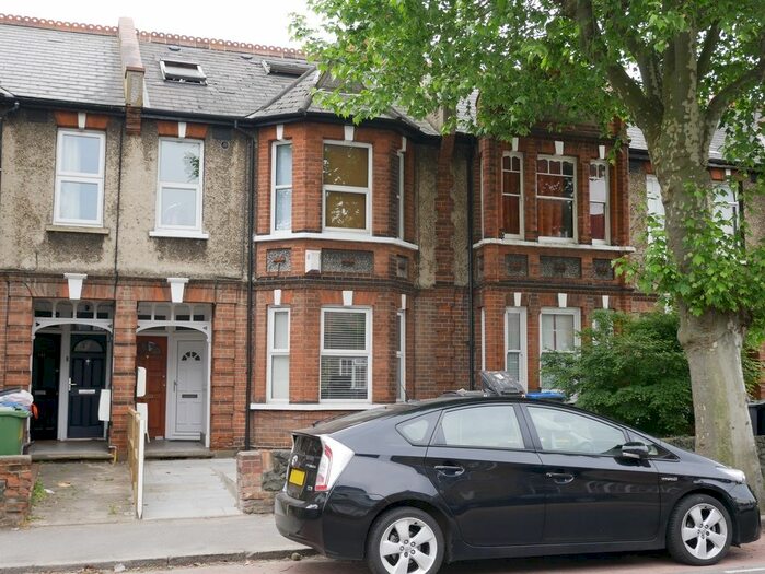4 Bedroom Maisonette To Rent In Villiers Road, Kingston Upon Thames, KT1