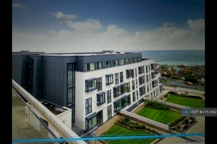2 Bedroom Flat To Rent In Caspian Heights, Saltdean, Brighton, BN2