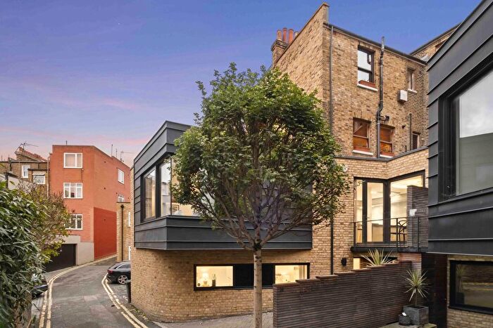 3 Bedroom End Terrace House For Sale In Rostrevor Mews, Parsons Green, SW6