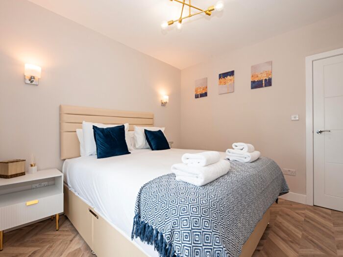 2 Bedroom House To Rent In Vincent Road, Kingston Upon Thames, KT1