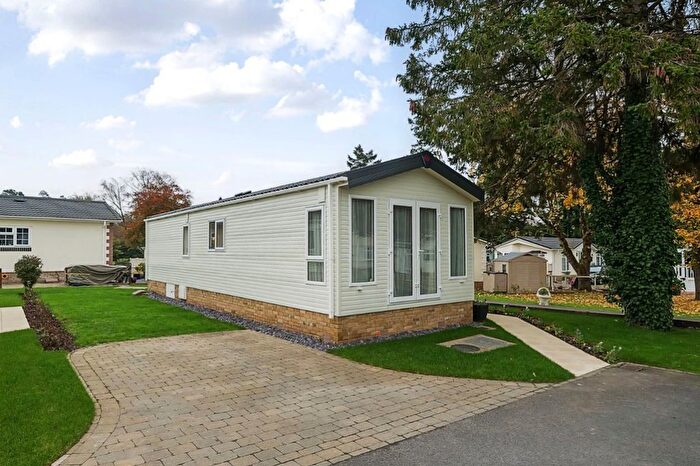 2 Bedroom Mobile/park Home For Sale In Ogwell, Newton Abbot, TQ12