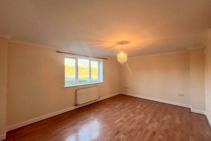 2 Bedroom Flat To Rent In Acton Court, Lichfield, WS13