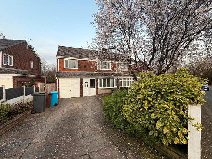 4 Bedroom Semi Detached House To Rent In Plane Road, Failsworth, M35