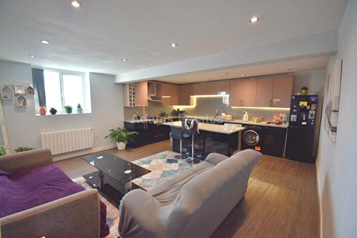 4 Bedroom Flat To Rent In Gosbrook Road, Caversham, RG4