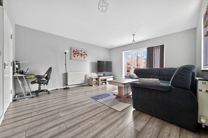 2 Bedroom Flat For Sale In Thorney House, Reading, Berkshire, RG2