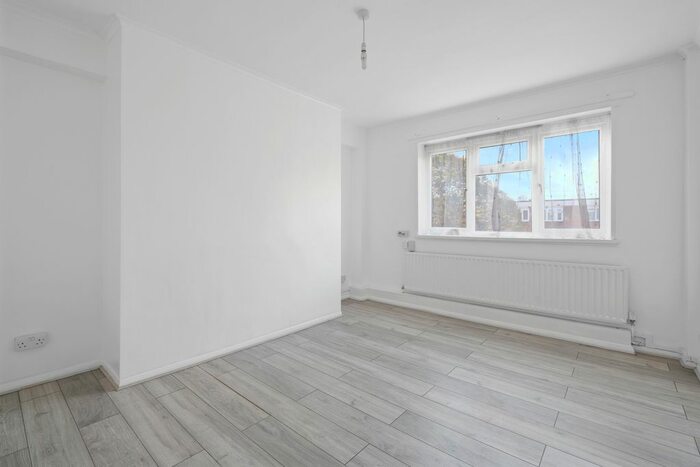 2 Bedroom Flat To Rent In Thurtle Road, London, E2