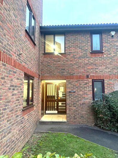 1 Bedroom Flat To Rent In Marchside Close, Hounslow, TW5