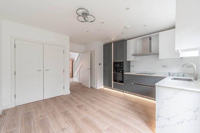 House For Sale In Finchley Central, Finchley, London, N3