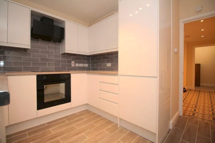 2 Bedroom Flat To Rent In Ballinger Point, Bromley High Street, London, E3