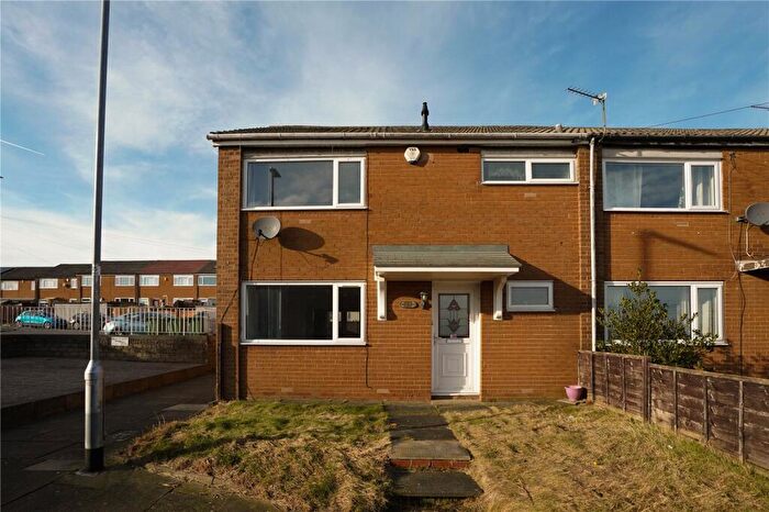 3 Bedroom End Of Terrace House To Rent In Whinmoor Way, Stanks, Leeds, LS14