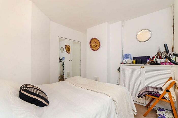 1 Bedroom Flat To Rent In Schubert Road, East Putney, London, SW15