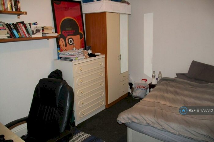 7 Bedroom Semi-Detached House To Rent In Harrington Drive, Nottingham, NG7