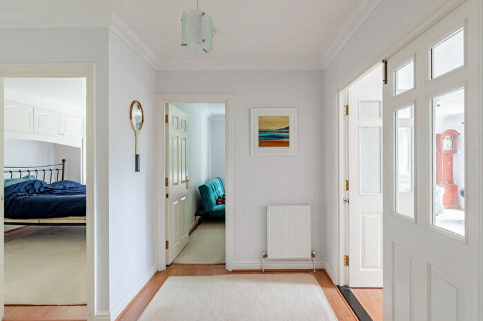 2 Bedroom Flat To Rent In Graemesdyke Road, Berkhamsted, Hertfordshire, HP4