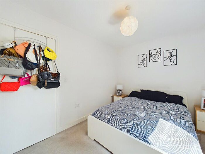 1 Bedroom Apartment For Sale In Drake Way, Reading, Berkshire, RG2