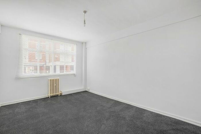 1 Bedroom Flat To Rent In Shepherds Bush Green, London, W12