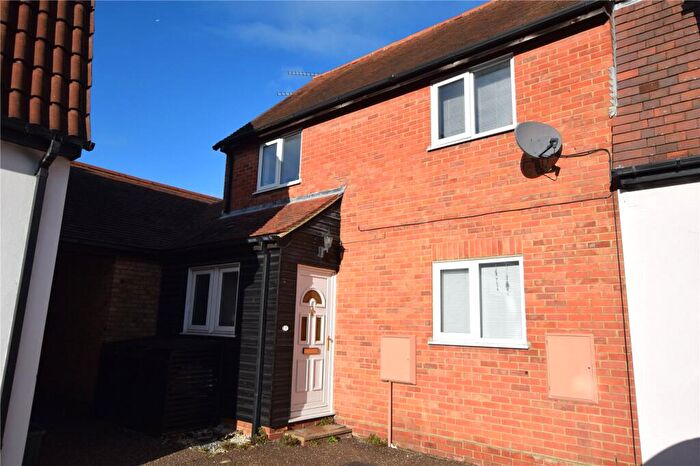 2 Bedroom Semi Detached House For Sale In Elliot Close, South Woodham Ferrers, Chelmsford, Essex, CM3