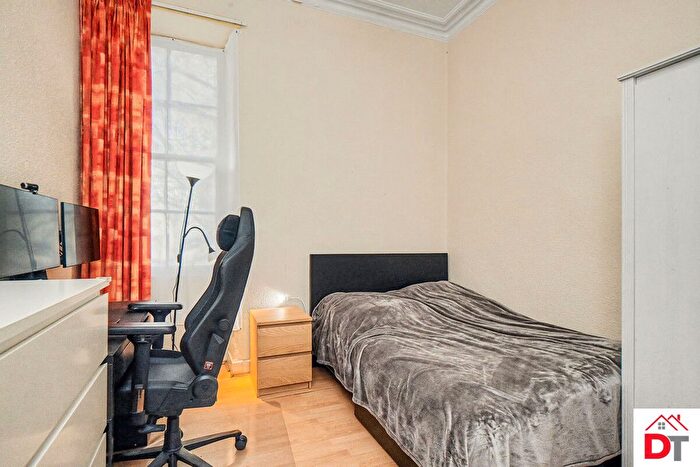 3 Bedroom Flat For Sale In Forrest Road, Edinburgh, EH1