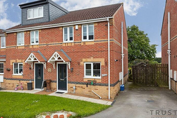 3 Bedroom Semi-Detached House For Sale In Maythorne Close, Bradford, BD4