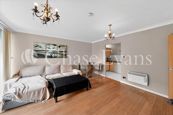 2 Bedroom Flat To Rent In Boardwalk Place, Canary Wharf, London, E14