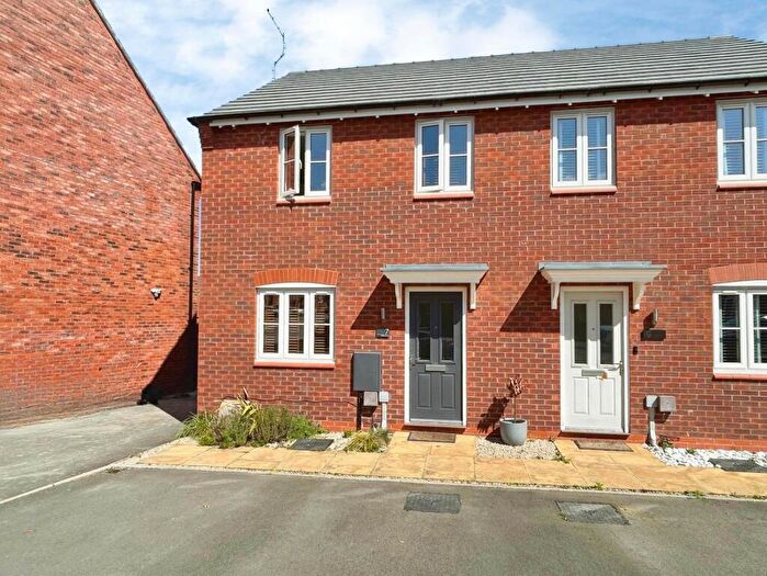 3 Bedroom Semi Detached House For Sale In Kirtley Drive, Midway, Swadlincote, DE11