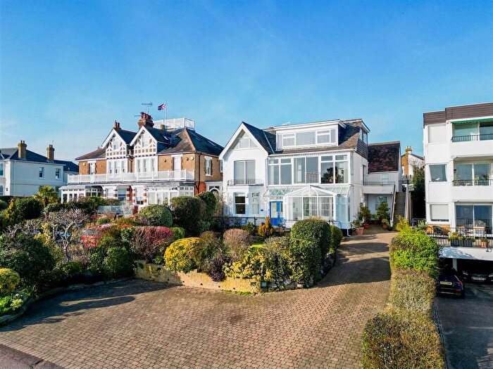 1 Bedroom Flat To Rent In Cliff Parade, Leigh-On-Sea, SS9