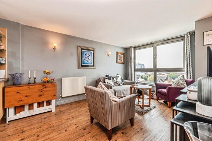 2 Bedroom Flat For Sale In Throwley Way, Sutton, SM1
