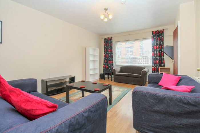 4 Bedroom Terraced House To Rent In Hartley Avenue, Woodhouse, LS6