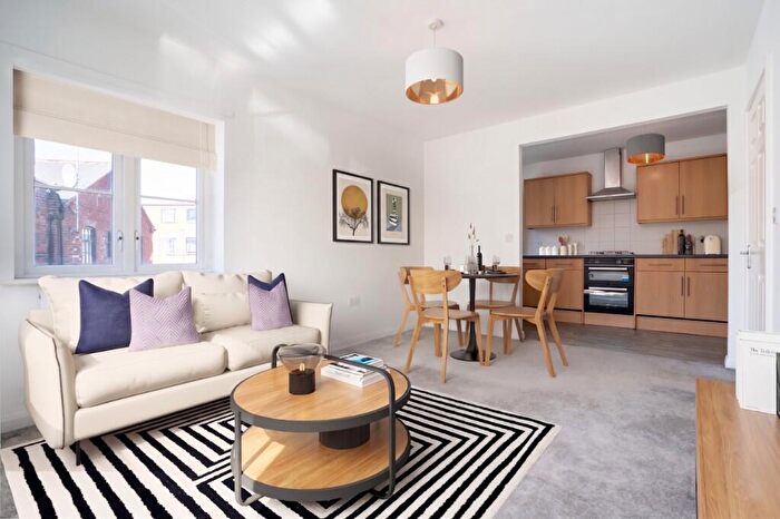 1 Bedroom Flat To Rent In Chapel Street, Stourbridge, West Midlands, DY9