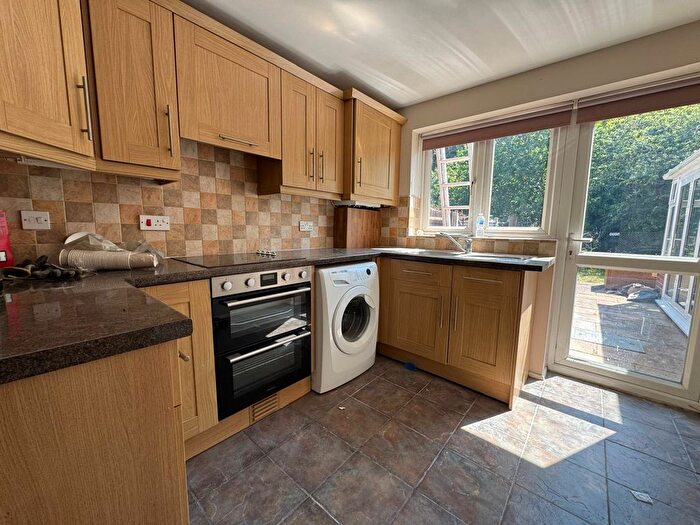 2 Bedroom Maisonette To Rent In Southall, UB2