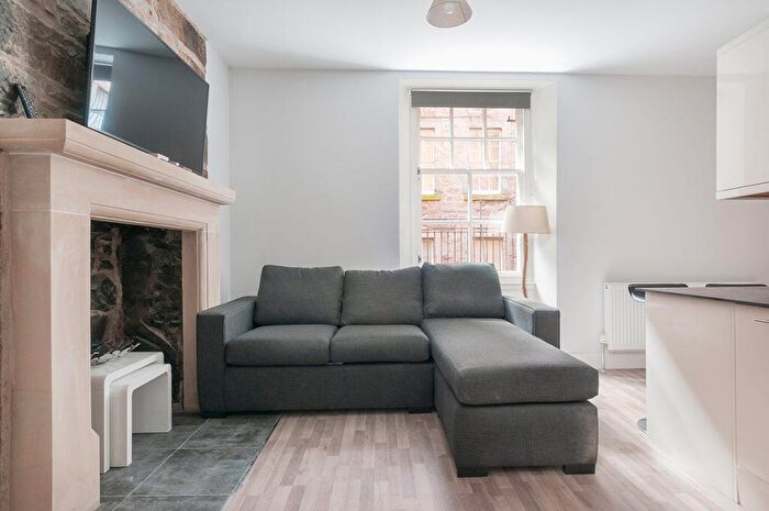 4 Bedroom Flat To Rent In P – St Marys Street, Edinburgh, EH1