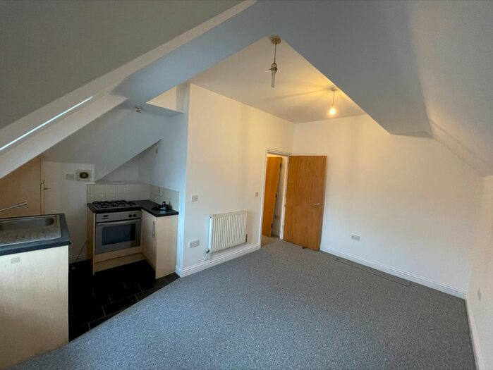 1 Bedroom Flat To Rent In Malmesbury Park Place, Bournemouth, BH8