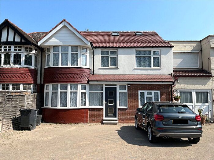 Studio To Rent In Langdale Gardens, Perivale, Middlesex, UB6