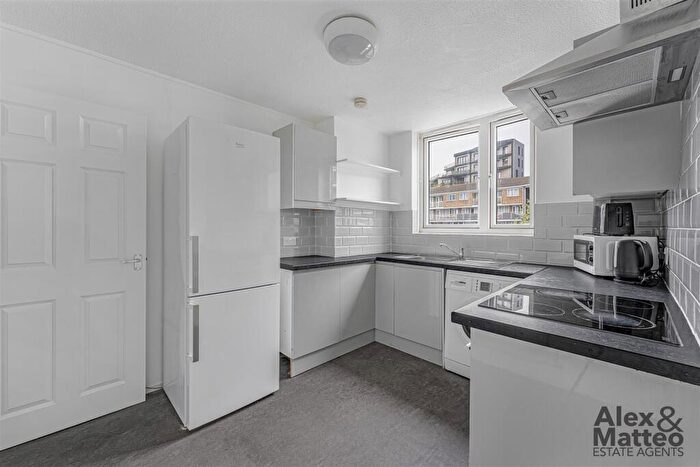 3 Bedroom Flat To Rent In Amina Way, Bermondsey, SE16