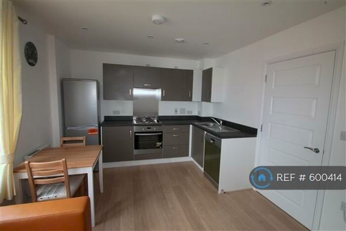 1 Bedroom Flat To Rent In West Central, Slough, SL2